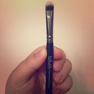 2 MUA Professional Brushes